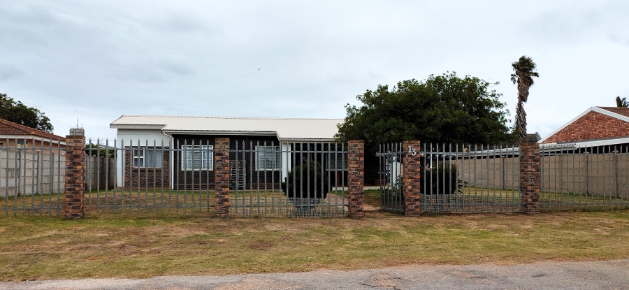 4 Bedroom Property for Sale in C Place Eastern Cape